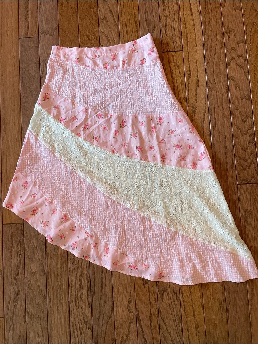 Pink Floral & Cream Lace Asymmetrical Patchwork Midi Skirt
New Without Tags L